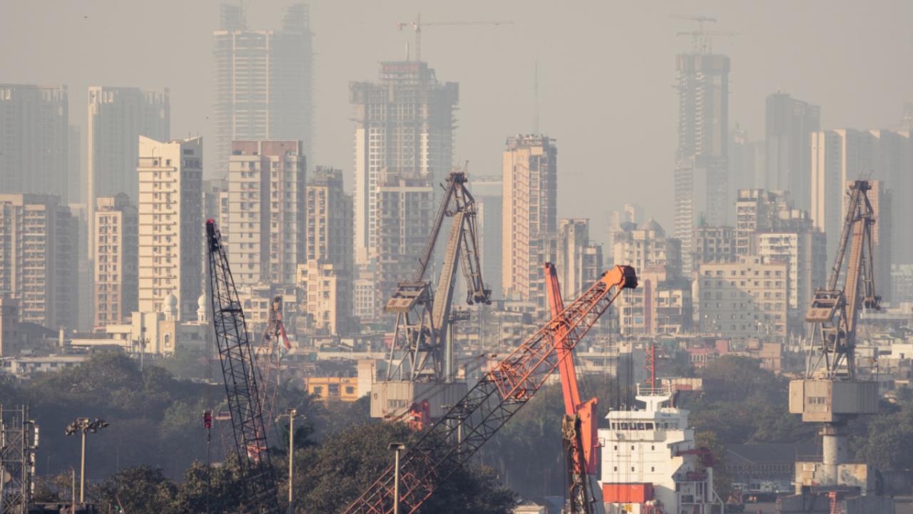 In the wake of the worsening air quality, Brihanmumbai Municipal Corporation (BMC) has issued guidelines to reduce dust in the air. Photo courtesy: iStock